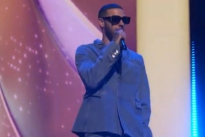 华体会体育-兄弟同台二球在ESPY颁奖典礼上献唱 朗佐-鲍尔为弟弟做介绍