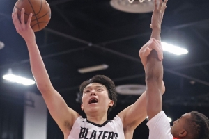 华体会网站-美记：杨瀚森有着和姚明一样结实的下盘 但他要加强上半身的力量