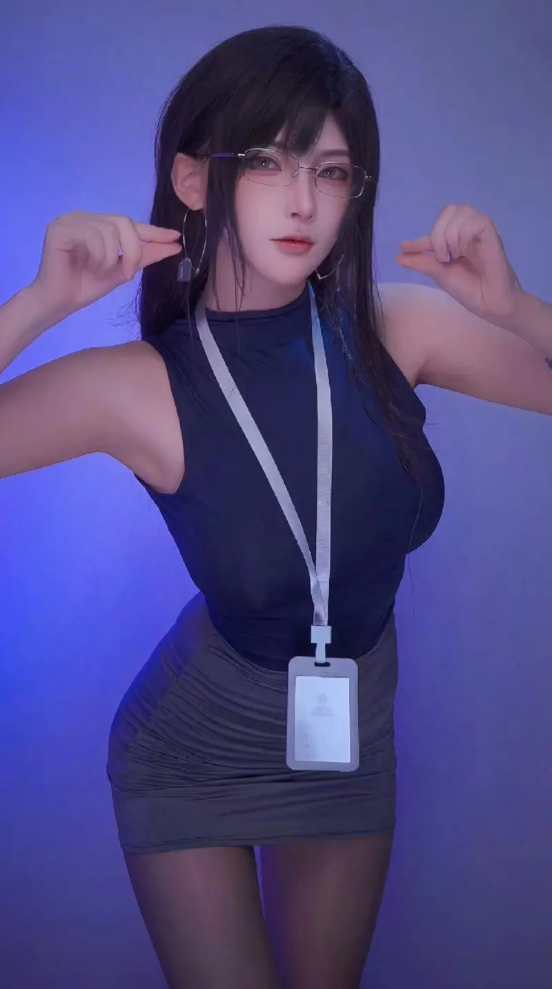 华体会官方-拉克丝cos：请问你就是那个乐于助人的拉克丝吗