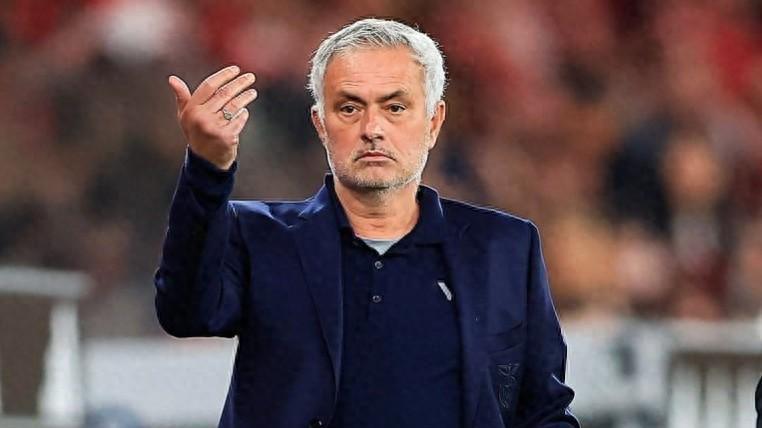 华体会网站-穆里尼奥怒斥VAR漏判点球，随后却公开道歉