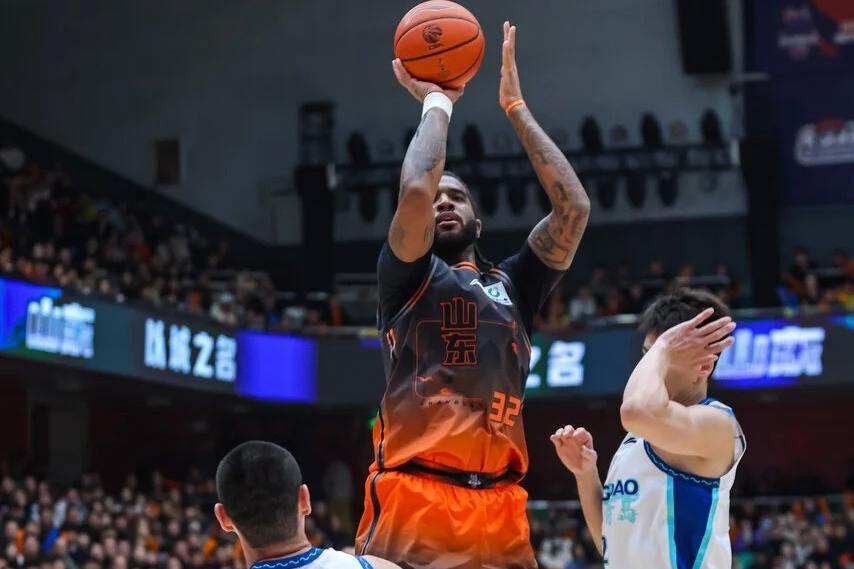 华体会官方-山东男篮主场迎战浙江，内外线对决看点十足，期待克里斯持续爆发